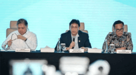 Menko Perekonomian Airlangga Hartarto bersama Menkeu Purbaya Yudhi Sadewa, dan COO Danantara Dony Oskaria menyampaikan Konferensi Pers Persiapan Operasional PT Danantara Sumberdaya Indonesia di Wisma Danantara, Jakarta, Minggu (31/5/2026). Foto: Sulthony Hasanuddin/ANTARA FOTO 