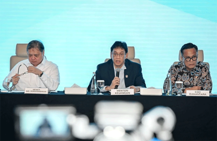Menko Perekonomian Airlangga Hartarto bersama Menkeu Purbaya Yudhi Sadewa, dan COO Danantara Dony Oskaria menyampaikan Konferensi Pers Persiapan Operasional PT Danantara Sumberdaya Indonesia di Wisma Danantara, Jakarta, Minggu (31/5/2026). Foto: Sulthony Hasanuddin/ANTARA FOTO 