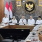 Konferensi Pers Kopdes Merah Putih di Kantor Kemenko Pangan, Menteng, Jakarta Pusat, Senin (4/5/2026). Hingga pendaftaran resmi ditutup pada 25 April 2026, tercatat sebanyak 639.732 orang telah mendaftarkan diri. Dari total tersebut, 487.819 pelamar berhasil melengkapi administrasi, dan 483.648 orang dinyatakan lolos untuk mengikuti tahap berikutnya. 