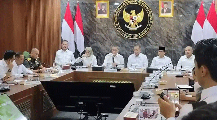 Konferensi Pers Kopdes Merah Putih di Kantor Kemenko Pangan, Menteng, Jakarta Pusat, Senin (4/5/2026). Hingga pendaftaran resmi ditutup pada 25 April 2026, tercatat sebanyak 639.732 orang telah mendaftarkan diri. Dari total tersebut, 487.819 pelamar berhasil melengkapi administrasi, dan 483.648 orang dinyatakan lolos untuk mengikuti tahap berikutnya. 