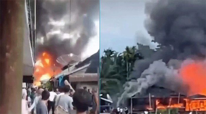 Pasar Teluk Nilau terbakar pada Jumat (1/5/2026) sekitar pukul 16.30 WIB. Lokasinya di Kecamatan Pengabuan, Kabupaten Tanjung Jabung Barat. Puluhan kios hangus. (IG jambisharing) 
