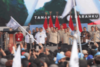 Presiden Prabowo tiba di panggung utama perayaan Hari Buruh di Monas, Jakarta, Jumat (1/5/2026). Foto: Jamal Ramadhan/kumparan