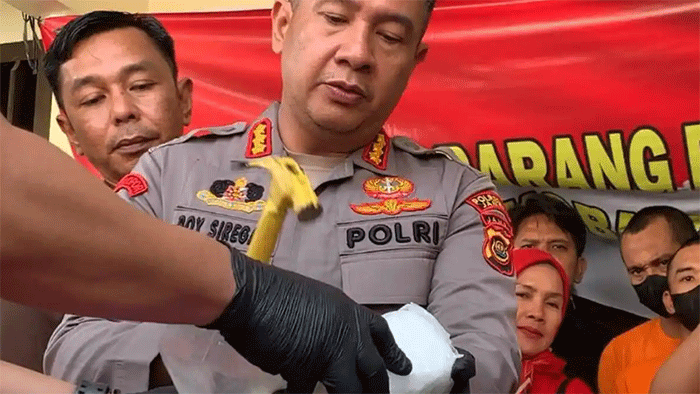 Kapolresta Jambi, Kombes Pol Boy Sutan Binanga Siregar, Selasa (5/5/2026).Polresta Jambi memusnahkan barang bukti narkotika hasil pengungkapan Januari–April 2026 sekaligus mencatat lonjakan signifikan kasus dan tersangka. 
