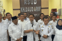 Menteri Kesehatan, Budi Gunadi Sadikin, akan mereview proses internship di Rumah Sakit Umum Daerah (RSUD) KH Daud Arif Kuala Tungkal, Kabupaten Muaro Jambi. Hal itu disampaikannya saat konferensi pers di rumah sakit tersebut, pada Rabu (6/5/2026). 
