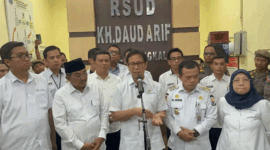 Menteri Kesehatan, Budi Gunadi Sadikin, akan mereview proses internship di Rumah Sakit Umum Daerah (RSUD) KH Daud Arif Kuala Tungkal, Kabupaten Muaro Jambi. Hal itu disampaikannya saat konferensi pers di rumah sakit tersebut, pada Rabu (6/5/2026). 
