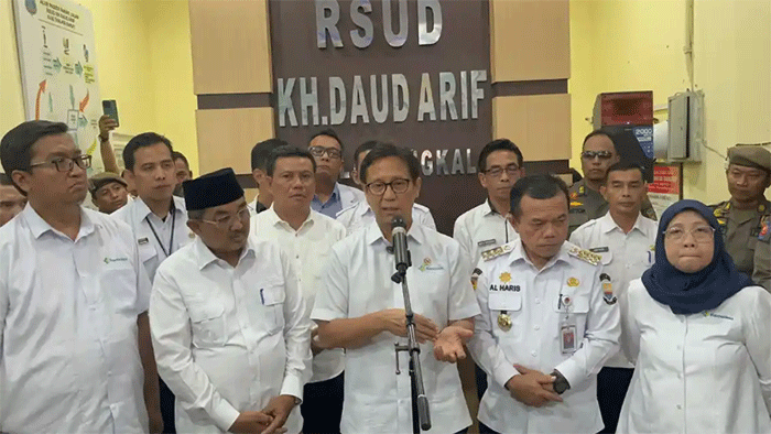 Menteri Kesehatan, Budi Gunadi Sadikin, akan mereview proses internship di Rumah Sakit Umum Daerah (RSUD) KH Daud Arif Kuala Tungkal, Kabupaten Muaro Jambi. Hal itu disampaikannya saat konferensi pers di rumah sakit tersebut, pada Rabu (6/5/2026). 
