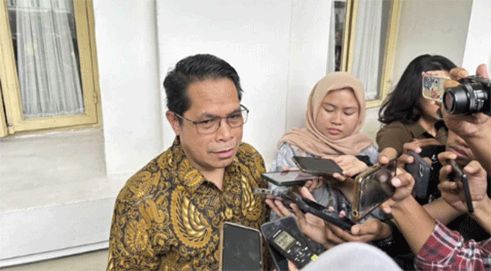 Dirjen Migas Kementerian ESDM Laode Sulaiman di kantornya, Jumat (3/10/2025). Foto: Ave Airiza Gunanto/kumparan