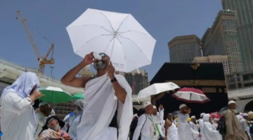 Jemaah haji bertawaf di Masjidil
