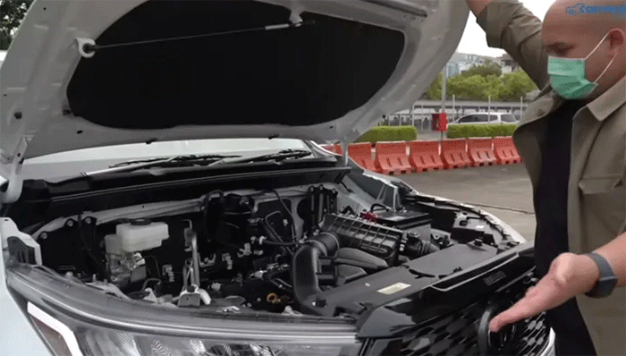 Innova Zenix Jadi Primadona (YouTube Carmudi Indonesia) /