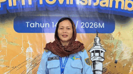 Plt Kepala Balai Karantina Kesehatan (BKK) Kelas II Provinsi Jambi, Dr. Dewi Julia. Balai Karantina Kesehatan Jambi menyatakan dua jemaah haji asal Kerinci dan Merangin tidak layak terbang karena kondisi kesehatan, sementara 442 jemaah lainnya diberangkatkan ke Tanah Suci. 