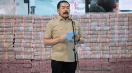Jaksa Agung ST Burhanuddin memberikan sambutan saat menghadiri Penyerahan Denda Administratif dan Lahan Kawasan Hutan di Kejagung, Jakarta, Rabu (13/5/2026).
 Foto: Jamal Ramadhan/kumparan
