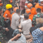 Basarnas dan BPBD Kabupaten Bungo melakukan evakuasi korban longsor di Kelurahan Empelu, Kecamatan Tanah Sepenggal, Kabupaten Bungo pada Rabu (13/5/2026). Ibu dan 2 anaknya tertimbun longsor. Ibu ditemukan selamat, sementara 2 anaknya ditemukan tak bernyawa 