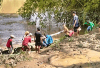 Bencana tanah longsor terjadi di lokasi yang diduga menjadi area Pertambangan Emas Tanpa Izin (PETI) di Kabupaten Sijunjung, Sumatera Barat (Sumbar), Kamis (14/5/2026) siang. Peristiwa tersebut dilaporkan menimpa para pekerja tambang yang tengah beraktivitas di lokasi tambang manual atau dompeng.  