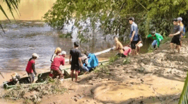 Bencana tanah longsor terjadi di lokasi yang diduga menjadi area Pertambangan Emas Tanpa Izin (PETI) di Kabupaten Sijunjung, Sumatera Barat (Sumbar), Kamis (14/5/2026) siang. Peristiwa tersebut dilaporkan menimpa para pekerja tambang yang tengah beraktivitas di lokasi tambang manual atau dompeng.  
