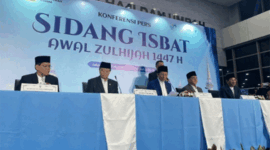 Menteri Agama Nasaruddin Umar (tengah) memberikan keterangan pers hasil Sidang Isbat Penetapan Awal Zulhijah 1447 Hijriah di Kementerian Haji dan Umrah, Jakarta, Minggu (17/5/2026). Foto: Jeni Ritanti/kumparan