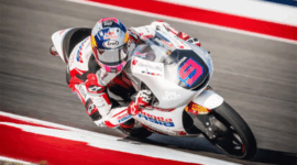 Veda Ega Pratama dalam sebuah balapan Moto3 2026. Foto: Honda Team Asia
