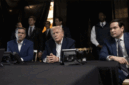 Presiden Donald Trump diapit Direktur CIA John Ratcliffe dan Menlu Marco Rubio, saat meninjau operasi militer AS di Venezuela, dari kediamannya di Mar-a-Lago, Florida, Sabtu (3/1). Foto: @realDonaldTrump via reuters