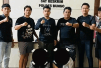 Dua pria ditangkap setelah melakukan perampokan terhadap seorang nenek berusia 63 tahun di travel Bungo menuju Merangin, Senin (18/5/2026). 