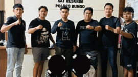 Dua pria ditangkap setelah melakukan perampokan terhadap seorang nenek berusia 63 tahun di travel Bungo menuju Merangin, Senin (18/5/2026). 