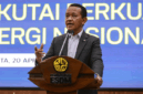 Menteri ESDM Bahlil Lahadalia menyampaikan keterangan saat konferensi pers terkait penemuan cadangan gas raksasa di Kementerian ESDM, Jakarta, Senin (20/4/2026). Foto: Dhemas Reviyanto/ANTARA FOTO