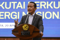 Menteri ESDM Bahlil Lahadalia menyampaikan keterangan saat konferensi pers terkait penemuan cadangan gas raksasa di Kementerian ESDM, Jakarta, Senin (20/4/2026). Foto: Dhemas Reviyanto/ANTARA FOTO