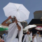 Jemaah haji bertawaf di Masjidil 