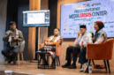 Pegiat HAM dan Kemanusiaan Wanda Hamidah bersama CEO Rumah Zakat Irvan Nugraha, Ketua Pengurus Dompet Dhuafa Ahmad Juwaini, dan Koordinator Media Center GPCI Harfin menyampaikan keterangan pers di Jakarta, Senin (18/5/2026). Foto: Rakha Raditya Yahya/ANTARA FOTO