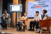 Pegiat HAM dan Kemanusiaan Wanda Hamidah bersama CEO Rumah Zakat Irvan Nugraha, Ketua Pengurus Dompet Dhuafa Ahmad Juwaini, dan Koordinator Media Center GPCI Harfin menyampaikan keterangan pers di Jakarta, Senin (18/5/2026). Foto: Rakha Raditya Yahya/ANTARA FOTO