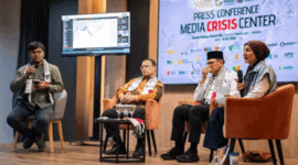 Pegiat HAM dan Kemanusiaan Wanda Hamidah bersama CEO Rumah Zakat Irvan Nugraha, Ketua Pengurus Dompet Dhuafa Ahmad Juwaini, dan Koordinator Media Center GPCI Harfin menyampaikan keterangan pers di Jakarta, Senin (18/5/2026). Foto: Rakha Raditya Yahya/ANTARA FOTO