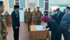 Bupati Muaro Jambi, Bambang Bayu Susesno, dan Wakil Bupati Junaidi Mahir melantik 183 kepala sekolah (kepsek), Senin (18/5/2026). 
