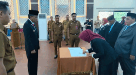 Bupati Muaro Jambi, Bambang Bayu Susesno, dan Wakil Bupati Junaidi Mahir melantik 183 kepala sekolah (kepsek), Senin (18/5/2026). 
