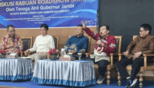 Tim Tenaga Ahli Gubernur Diskusi Rabuan Roadshow (DRR) di Kota Sungai Penuh. Kamis, (21/5).