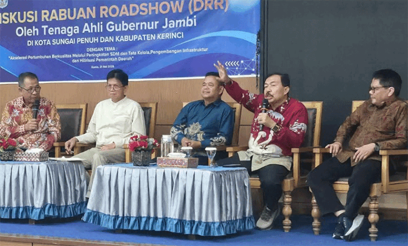 Tim Tenaga Ahli Gubernur Diskusi Rabuan Roadshow (DRR) di Kota Sungai Penuh. Kamis, (21/5).