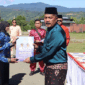 Bupati Kerinci Monadi  Menyerahkan SK PNS Kerinci Formasi 2024.