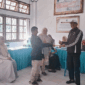 Kabid Pelayanan Pendaftaran Penduduk, Meri Sumarni, S.Sos, mendampingi pelayanan administrasi kependudukan di Dukcapil Sungai Penuh selama libur nasional dan cuti bersama 14–15 Mei 2026.
