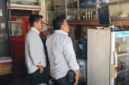 Polisi mengumpulkan keterangan dari saksi yang berada di sekitar area toko.