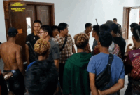 Ratusan warga SAD demo di kantor Bupati Merangin.