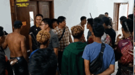 Ratusan warga SAD demo di kantor Bupati Merangin.