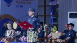 Mendiktisaintek Ajak Pelajar Jangan Takut Bermimpi ini disampaikan Brian Yuliar  saat memimpin upacara Peringatan Hari Pendidikan Nasional