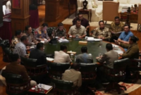 Presiden RI Prabowo Subianto pimpin rapat terbatas bersama sejumlah  menteri yang dipanggil menggelar 