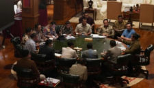 Presiden RI Prabowo Subianto pimpin rapat terbatas bersama sejumlah  menteri yang dipanggil menggelar 