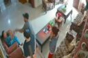 Rekaman CCTV detik detik menatu mau menghabiskan  nyawa korban mertuanya sendiri yang ingin menguasai hartanya.bersama empat rekannya.