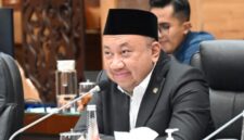 Wakil Ketua Komisi X DPR RI  usul ekrutmen guru dilakukan satu jalur melalui CPNS dan pengelolaannya terpusat, maka negara bisa memastikan kualitas, pemerataan, dan kesejahteraan guru lebih terjamin. Guru adalah fondasi masa depan bangsa, sehingga negara harus hadir dengan sistem yang adil dan pasti.hapus status guru PPPK.