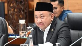 Wakil Ketua Komisi X DPR RI  usul ekrutmen guru dilakukan satu jalur melalui CPNS dan pengelolaannya terpusat, maka negara bisa memastikan kualitas, pemerataan, dan kesejahteraan guru lebih terjamin. Guru adalah fondasi masa depan bangsa, sehingga negara harus hadir dengan sistem yang adil dan pasti.hapus status guru PPPK.