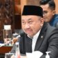 Wakil Ketua Komisi X DPR RI  usul ekrutmen guru dilakukan satu jalur melalui CPNS dan pengelolaannya terpusat, maka negara bisa memastikan kualitas, pemerataan, dan kesejahteraan guru lebih terjamin. Guru adalah fondasi masa depan bangsa, sehingga negara harus hadir dengan sistem yang adil dan pasti.hapus status guru PPPK.