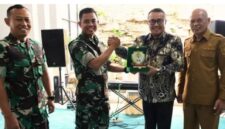Dandrem 042 Garu Putih, Brjen TNI Nyamin, S.I.P., M.M., beserta rombongan disambut langsung oleh Wali Kota Sungai Penuh Alfin, SH, didampingi Wakil Wali Kota Azhar Hamzah, pertemuan Penuh kedua belah pihak menyerahkan plakat.