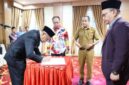 Pemerintah Kota Sungai Penuh kembali melakukan penyegaran di sektor kesehatan. Wakil Wali Kota Sungai Penuh, Azhar Hamzah, secara resmi melantik dr. Rofi Irman, Sp.PD sebagai Direktur Rumah Sakit Umum Daerah (RSUD) Mayjen H.A. Thalib, Senin (4/5/2026), di Ruang Pola Kantor Wali Kota.