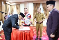 Pemerintah Kota Sungai Penuh kembali melakukan penyegaran di sektor kesehatan. Wakil Wali Kota Sungai Penuh, Azhar Hamzah, secara resmi melantik dr. Rofi Irman, Sp.PD sebagai Direktur Rumah Sakit Umum Daerah (RSUD) Mayjen H.A. Thalib, Senin (4/5/2026), di Ruang Pola Kantor Wali Kota.
