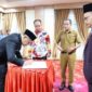 Pemerintah Kota Sungai Penuh kembali melakukan penyegaran di sektor kesehatan. Wakil Wali Kota Sungai Penuh, Azhar Hamzah, secara resmi melantik dr. Rofi Irman, Sp.PD sebagai Direktur Rumah Sakit Umum Daerah (RSUD) Mayjen H.A. Thalib, Senin (4/5/2026), di Ruang Pola Kantor Wali Kota.