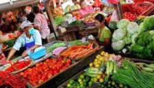 Harga kebutuhan pokok harga relatif stabil di pasar pasar tradisional pasca usai bulan Ramadhan, Idul Fitri, tahun baru.
